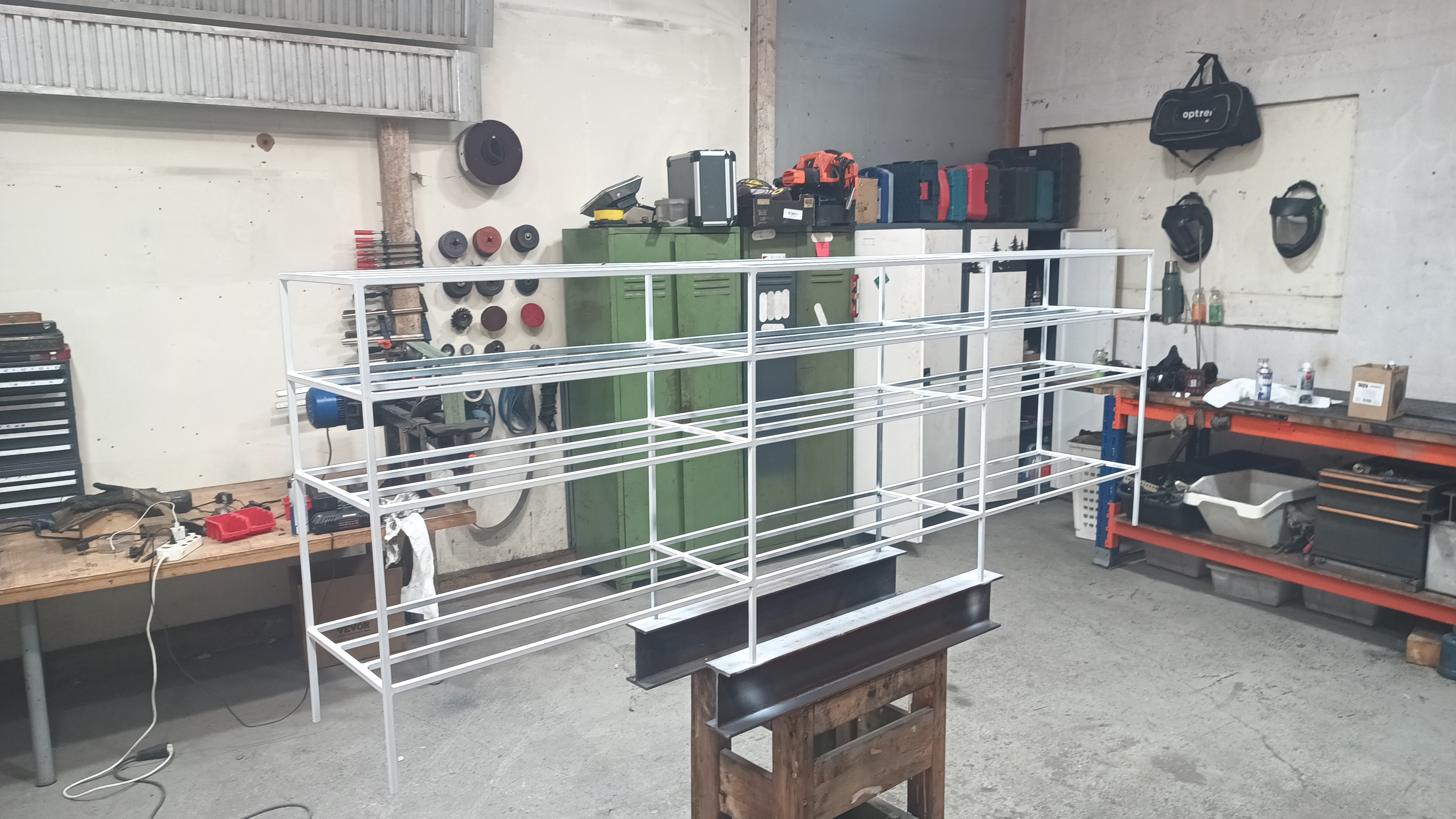 Individuelles Schuhregal für den Flur mit viel Stauraum